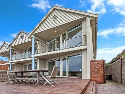 Ruby's Beachfront2