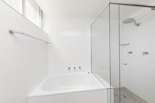 Ebbtide, unit 17, 2-6 North Street1