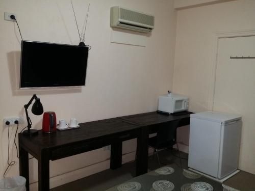 แฮมป์ตัน คอร์ต อพาร์ตเมนต์ (Hampton Court Apartments)2