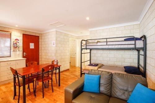 Kalbarri Tudor Holiday Park2