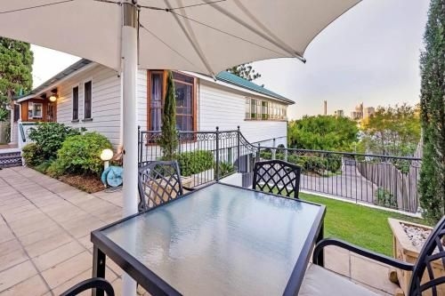 Ultimate Family Retreat - 3 Bedroom Home - Private Pool - Pet Friendly - Amazing City Views - Brisbane - WiFi - Parking (Ultimate Family Home - 3 Bedroom Lux Retreat with Private Pool Spa and Incredible Views)4