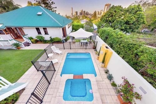 Ultimate Family Retreat - 3 Bedroom Home - Private Pool - Pet Friendly - Amazing City Views - Brisbane - WiFi - Parking (Ultimate Family Home - 3 Bedroom Lux Retreat with Private Pool Spa and Incredible Views)2