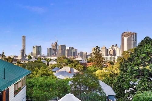 Ultimate Family Retreat - 3 Bedroom Home - Private Pool - Pet Friendly - Amazing City Views - Brisbane - WiFi - Parking (Ultimate Family Home - 3 Bedroom Lux Retreat with Private Pool Spa and Incredible Views)1