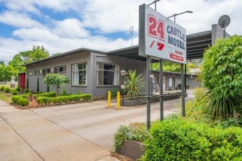 Castle Motel0