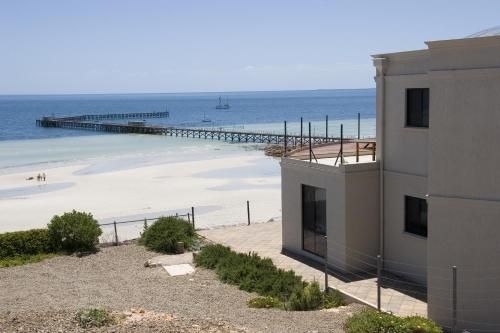 Cliff House Beachfront Villas0