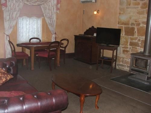 Mintaro Hideaway4
