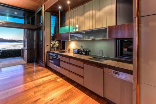 Yacht Club Villa1