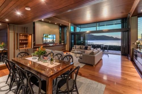 Yacht Club Villa3