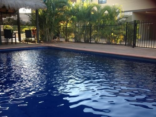 Breezes Apartments0
