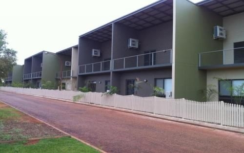 Breezes Apartments2