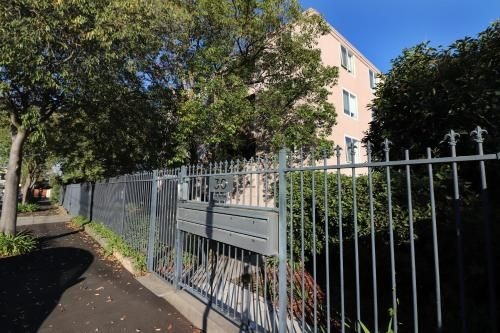 The Ivy - Long Stay Rates, Parking, Balcony1