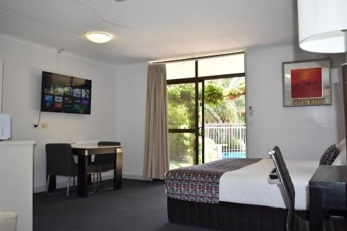 Roundhouse Motel1