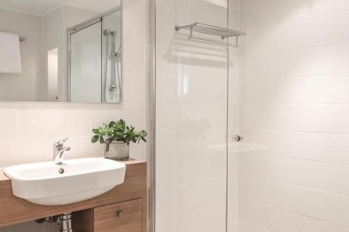 Park Cove Apartment 24