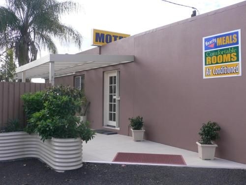 ชินชิลลา โมเต็ล (Chinchilla Motel)0