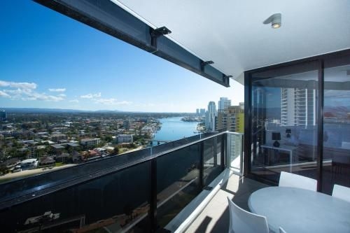 Circle on Cavill - Private Apartments1