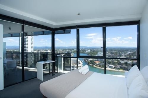 Circle on Cavill - Private Apartments4