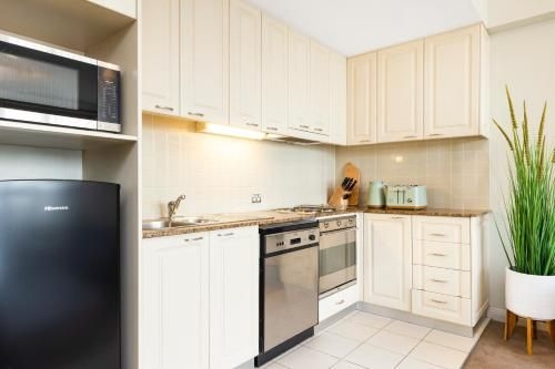 Harbour Views! 1 bdrm in Sydney CBD - MIN 1 MONTH - 1312 BRG (Sydney CBD 1 Bedroom Self Contained Apartment)4