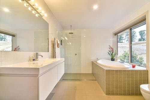 Lakeview Luxury Retreat2