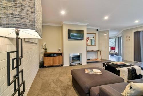 Lakeview Luxury Retreat3