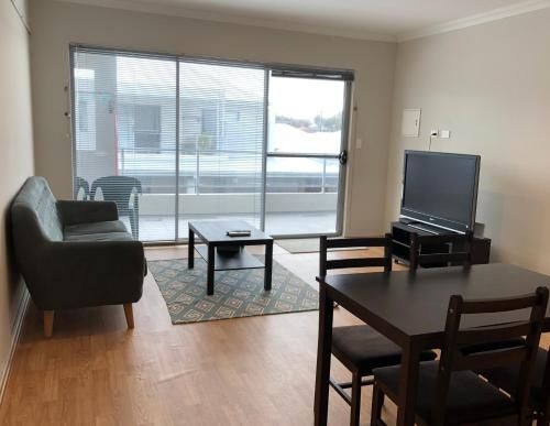 Apartment in Queens Park0