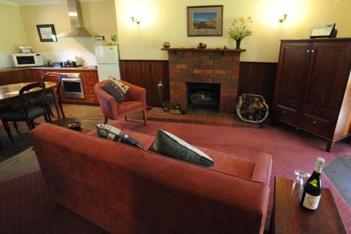 Wintarni Olives Cottage0