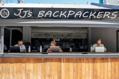 JJ's Backpackers0