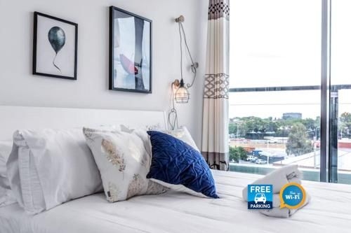 Riverside Living in Portside Wharf Hamilton0