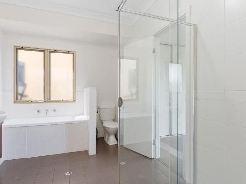 Wenneelys - 26/45 St Andrews Boulevard4