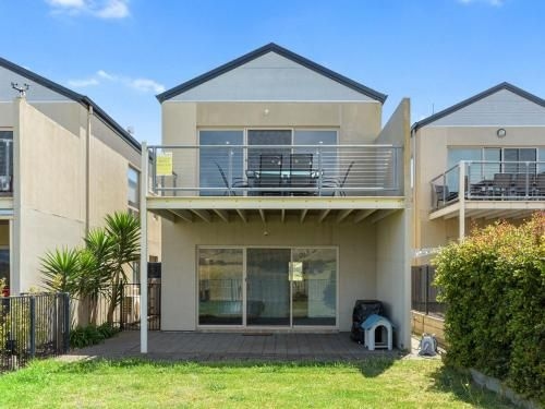 Wenneelys - 26/45 St Andrews Boulevard1