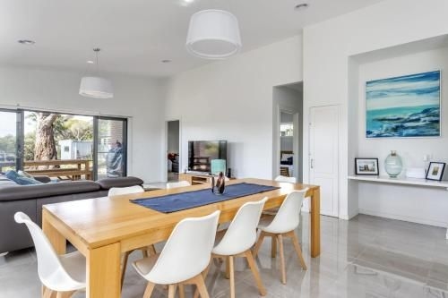 Diamond Bay Beach House: brand new0