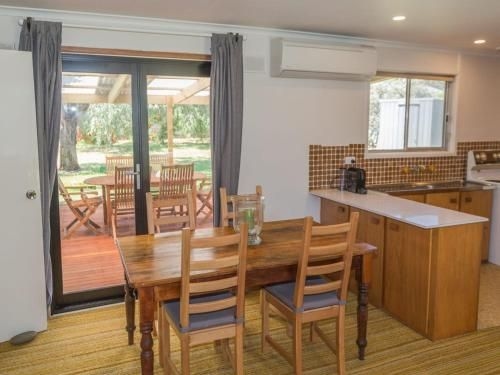 17 Broadbeach Drive - Free WiFi!4