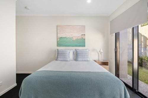 DAYDREAMING Airlie Beach, Water views & only 200m to boardwalk.4