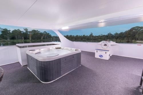 All Seasons Houseboats3