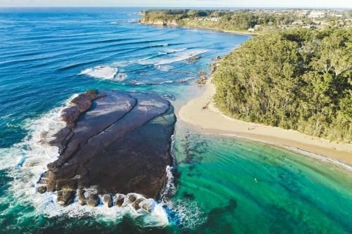 57 Carroll Ave Mollymook Beach - Relaxed Homely Retreat1