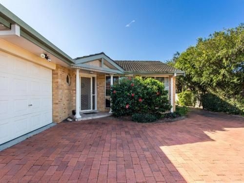 1/4 Huntly Close2
