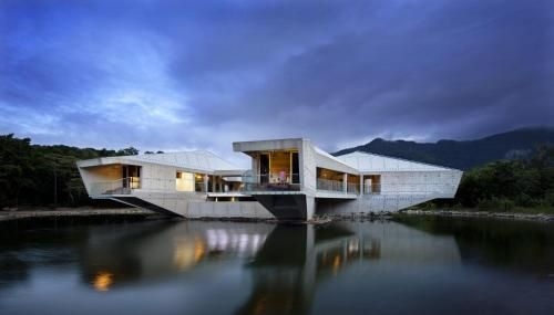 Alkira Award Winning Luxury Beachfront Rainforest Holiday House0