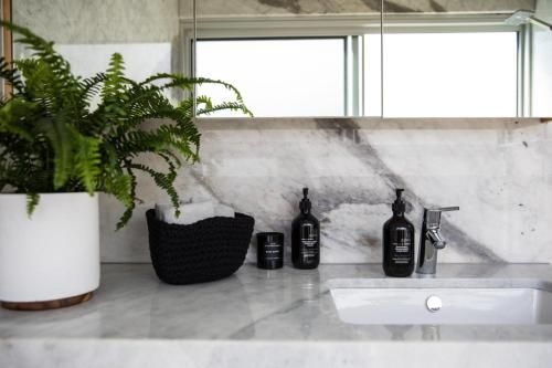 Alkira Award Winning Luxury Beachfront Rainforest Holiday House2