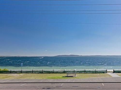 5 'Bayside' 21 Victoria Parade - unbeatable location and Air Conditioned0