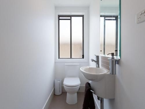‘Maison de la mer’ 30 Mulubinda Parade – luxurious, linen, aircon and panoramic views4