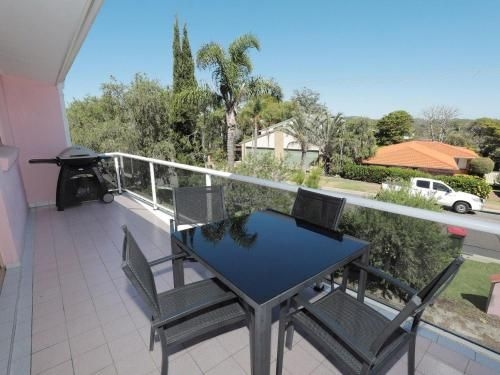 4 'Frangipani' 30 Leonard Avenue - spacious townhouse3