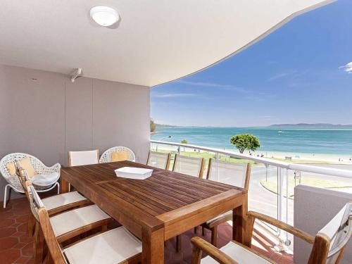 12 'Florentine' , 11 Columbia Close – WIFI, Aircon, spectacular views0