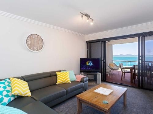12 'Florentine' , 11 Columbia Close – WIFI, Aircon, spectacular views4