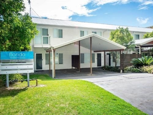 1 'Florida', 5 Lillian Street - 2 min walk to beach, shops & restaurants0