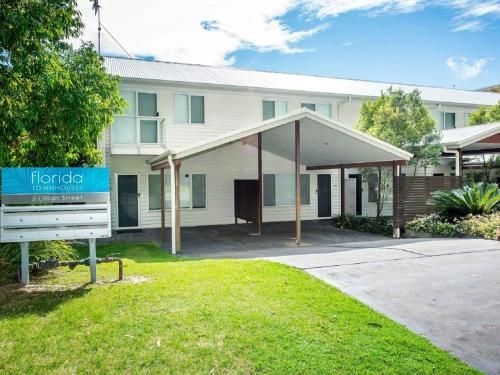 1 'Florida', 5 Lillian Street - 2 min walk to beach, shops & restaurants1