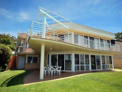 1 'The Clippers' 131 Soldiers Point Road - fabulous waterfront unit1