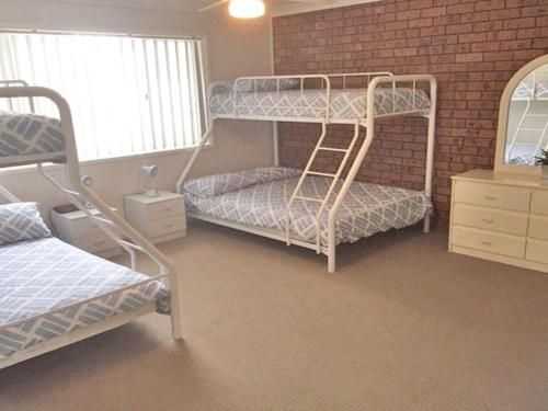 2/10 Catalina Close - Walk to Shoal Bay Beach4