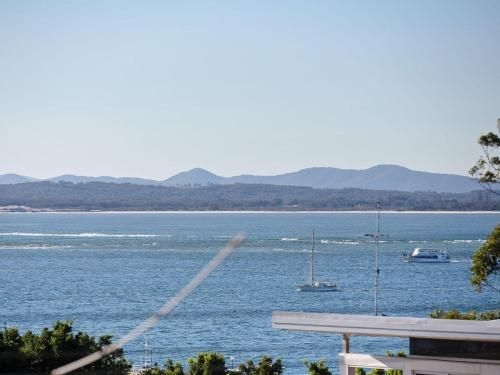 4 'Yarramundi' 47 Magnus Street - air conditioned unit with water views0