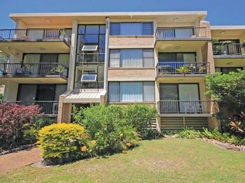 10 'Magnus Gardens' 7 Magnus Street - air conditioned & walk to town centre4