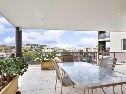 8 'Carrington' 15 Government Road - spacious unit with air conditioning and lift0