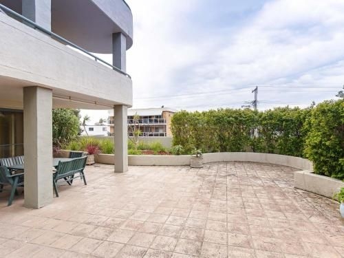 2 'Peninsula Waters' - three bedroom unit with spacious private courtyard & WIFI3